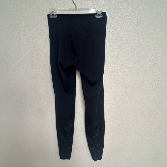 Beyond Yoga Women’s Black High Waist Leggings Size Small Geometric Cutout Detail - Picture 2 of 6